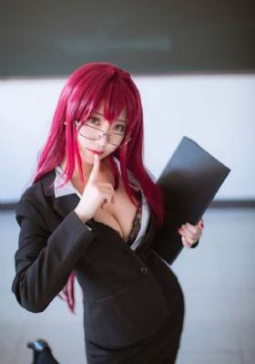 年轻的女教师2在线播放